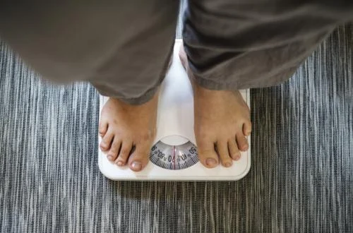 Berat Badan Mudah Naik pada Usia 50-an, 2 Hal Ini Jadi Alasannya