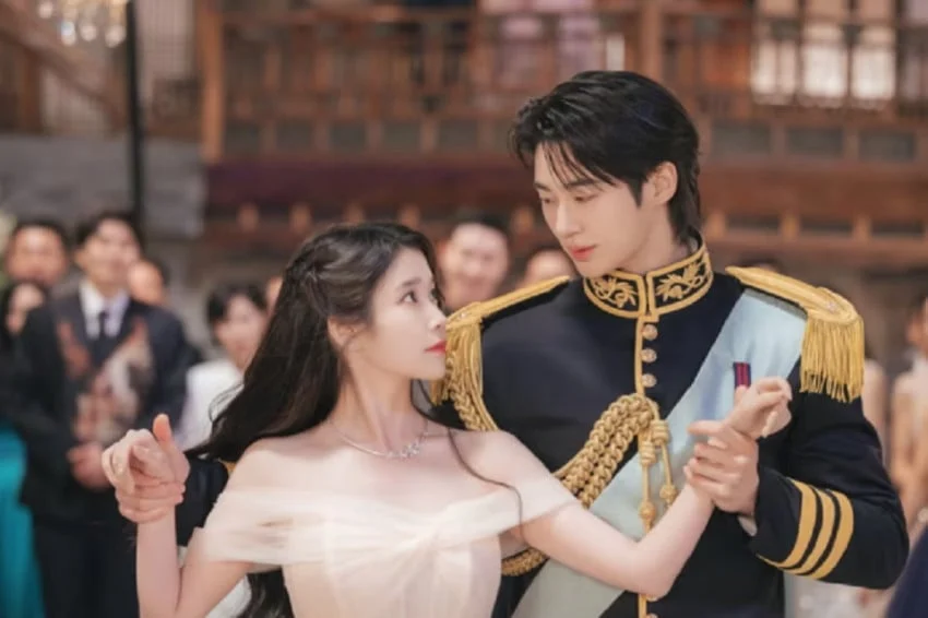 Loading…Byeon Woo Seok dalam darama Korea Perfect Crown. Foto: Kbizoom
